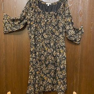Super cute floral boho dress!
